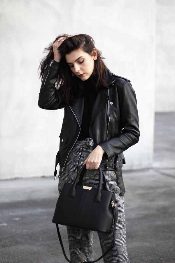 Wear Messenger Bag under Coat Girl